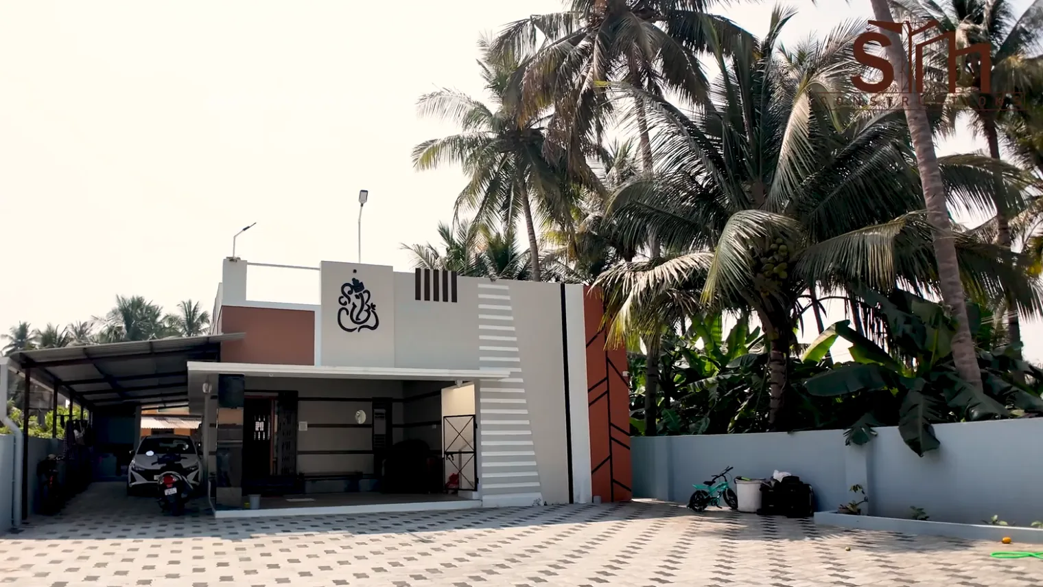 Front elevation and paved forecourt of the 3BHK house in Kulur, Erode